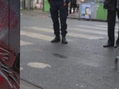 La fresque commémorative en hommage au policier tué devant les locaux de "Charlie Hebdo" dégradée : le nom du policier à été masqué par le message "Je suis Gaza"