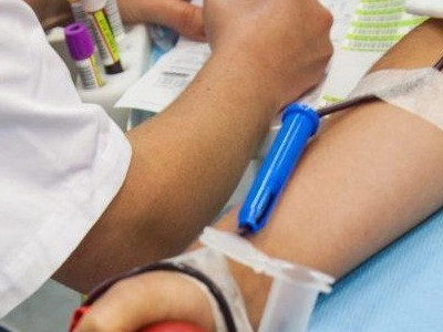 Saint-Jory (31) : un camion transportant des dizaines de poches de sang volé et incendié, privant des malades en situation critique de soins indispensables.