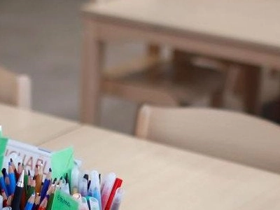 Une directrice d’école se suicide le jour de la rentrée après des années de harcèlement homophobe